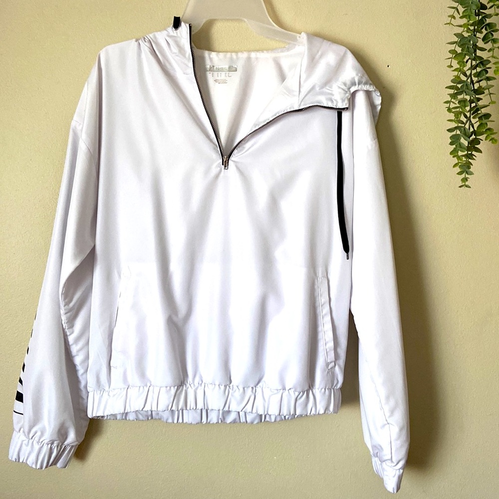 FOREVER 21 WINDBREAKER